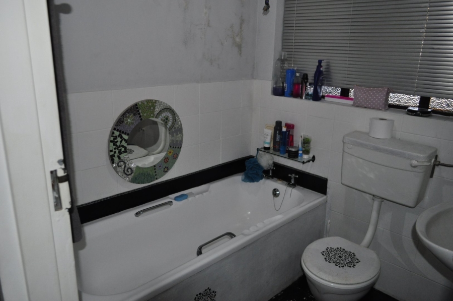 6 Bedroom Property for Sale in Wavecrest Eastern Cape